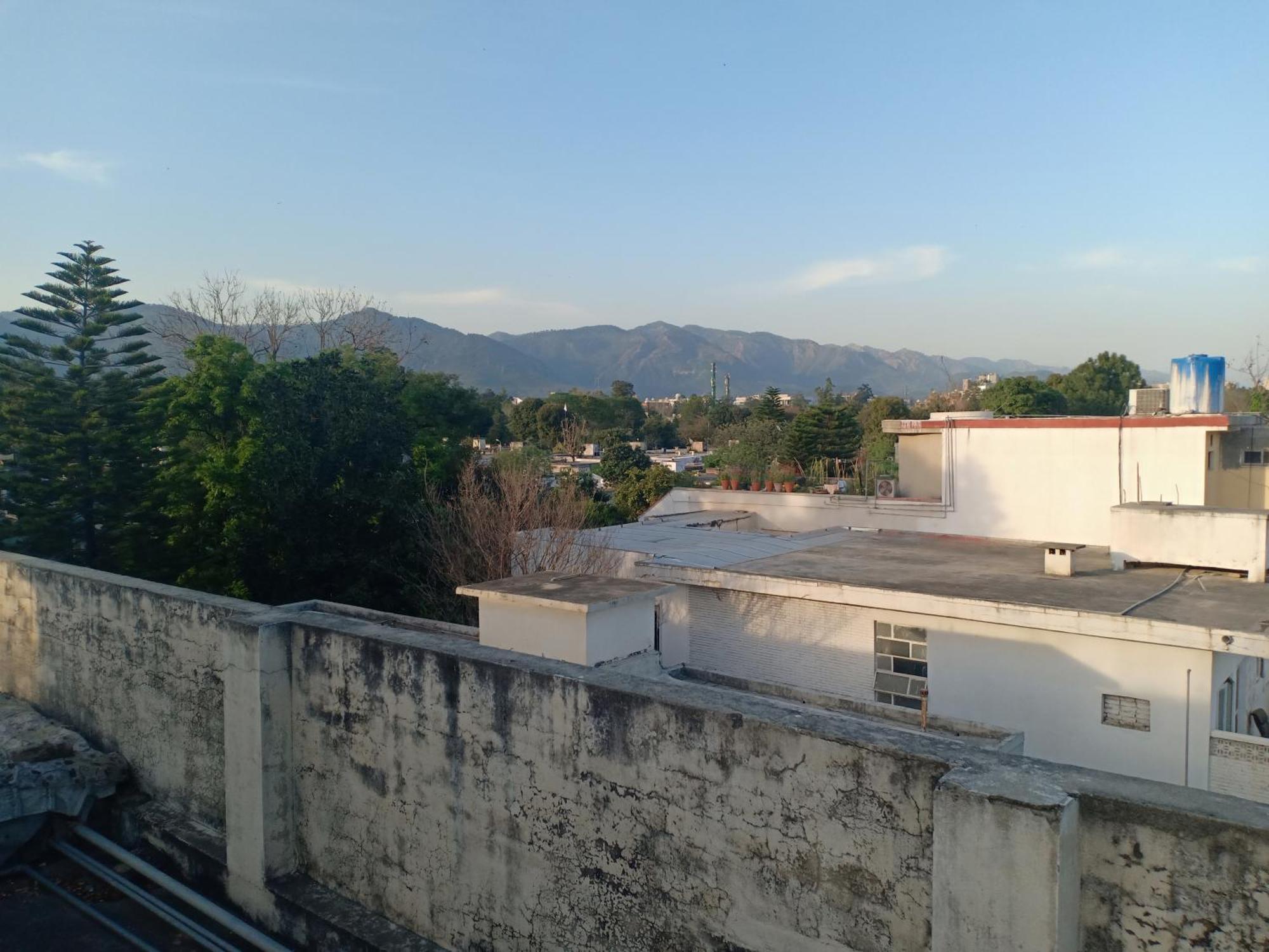 New Islamabad Guest House Bagian luar foto