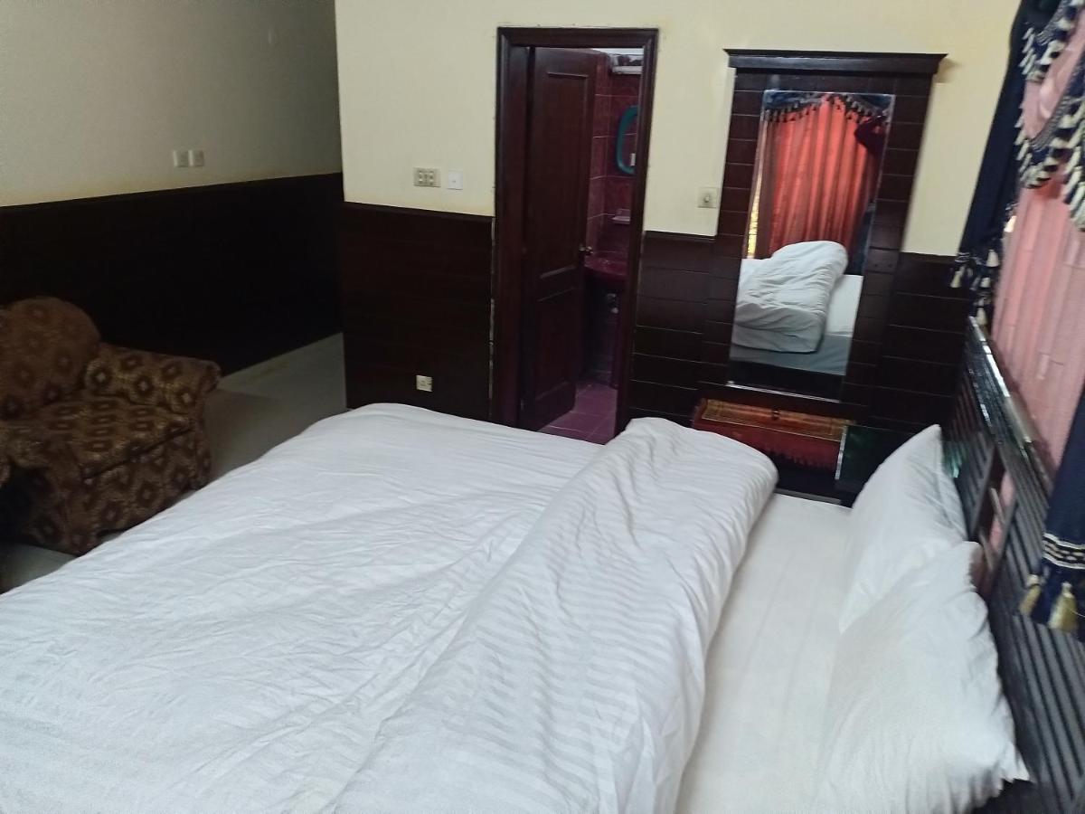 New Islamabad Guest House Bagian luar foto